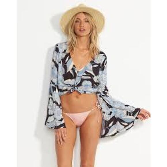 Billabong Tops - BILLABONG Pretty Daylight Flare Sleeve Top Size Medium / m